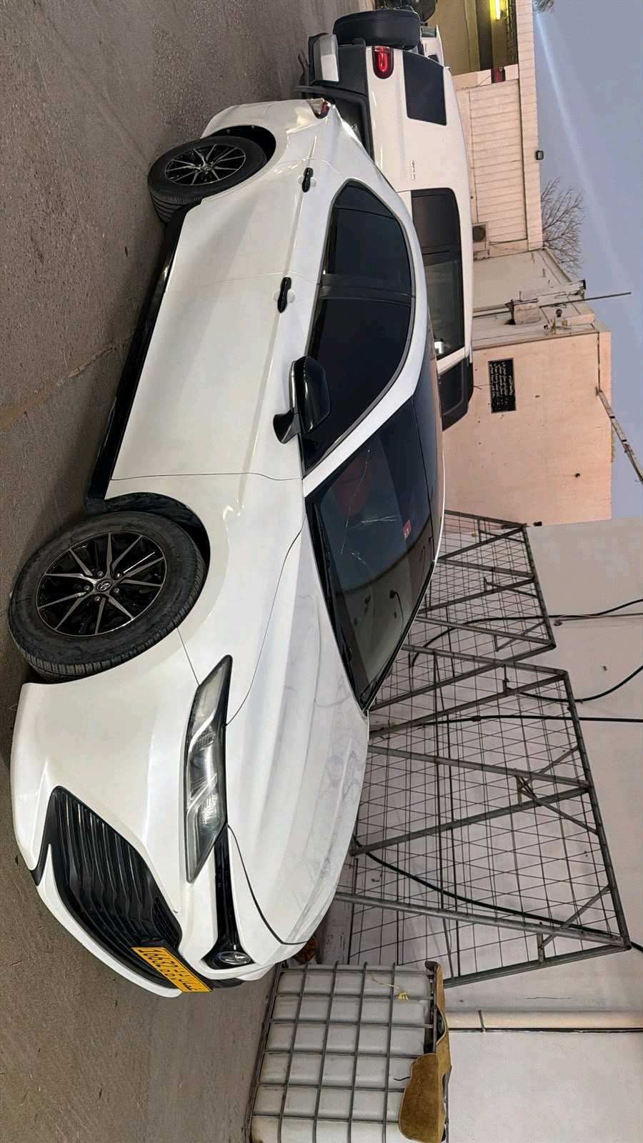Car Image 2018 TOYOTA CAMRY LE