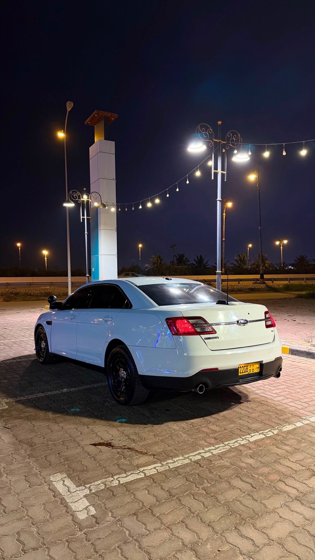 Car Image 2018 FORD TAURUS 