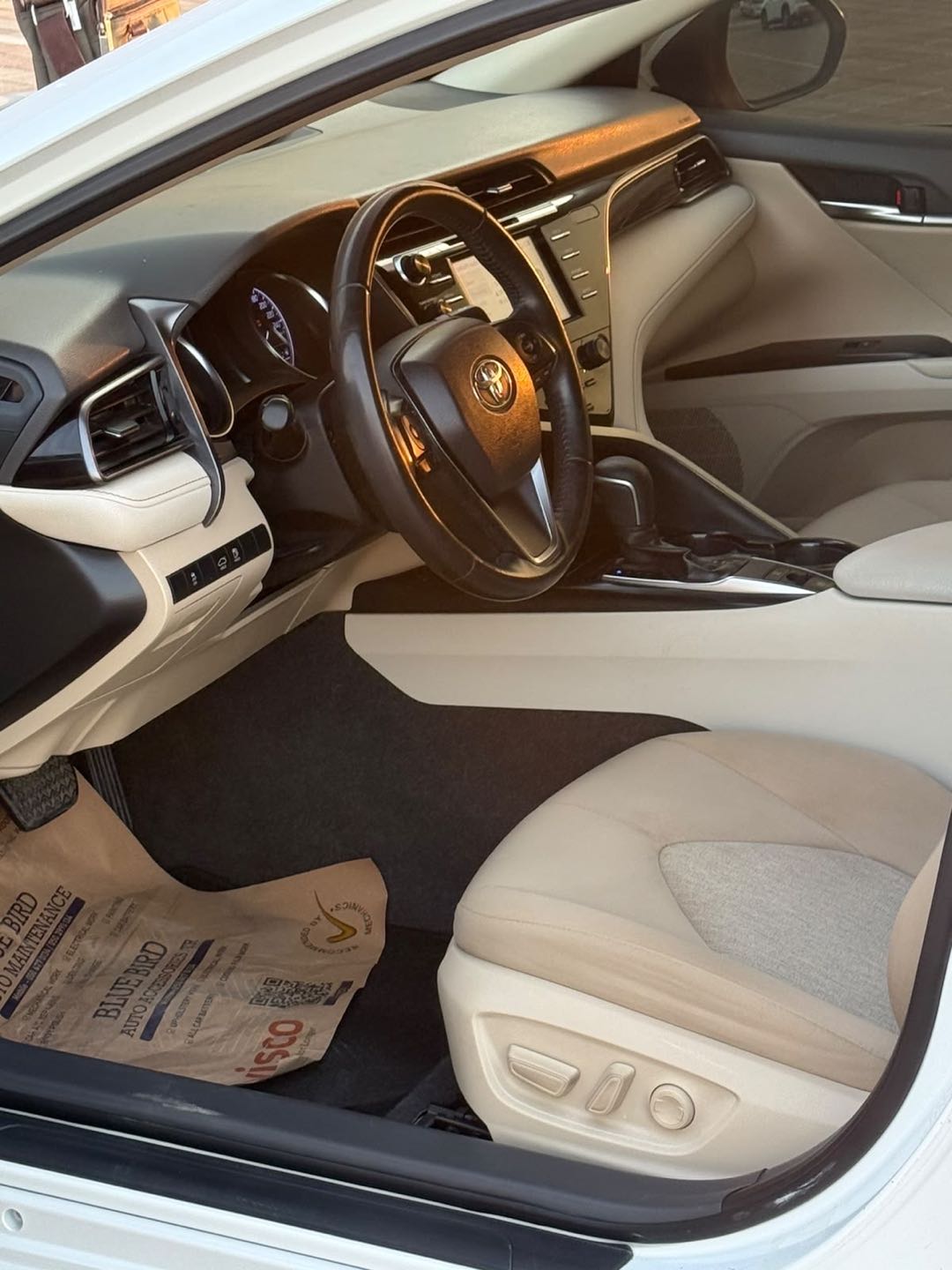 Car Image 2019 TOYOTA CAMRY LE
