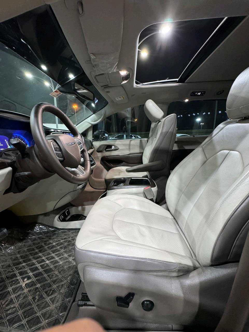 Car Image 2018 CHRYSLER PACIFICA 