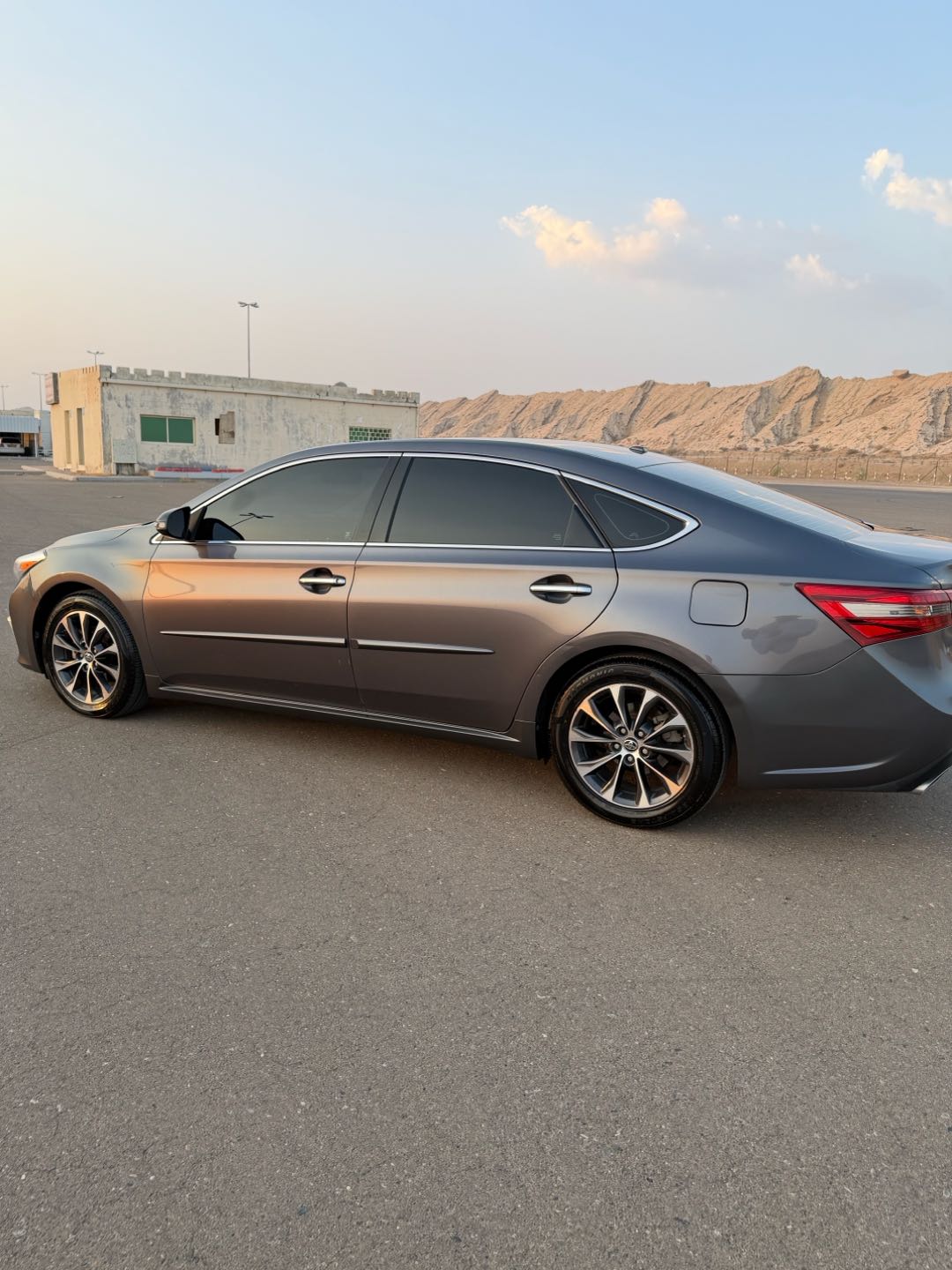 Car Image 2016 TOYOTA AVALON XLE
