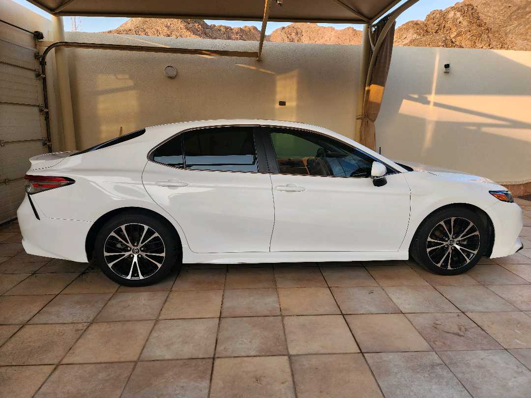 Car Image 2018 TOYOTA CAMRY SE