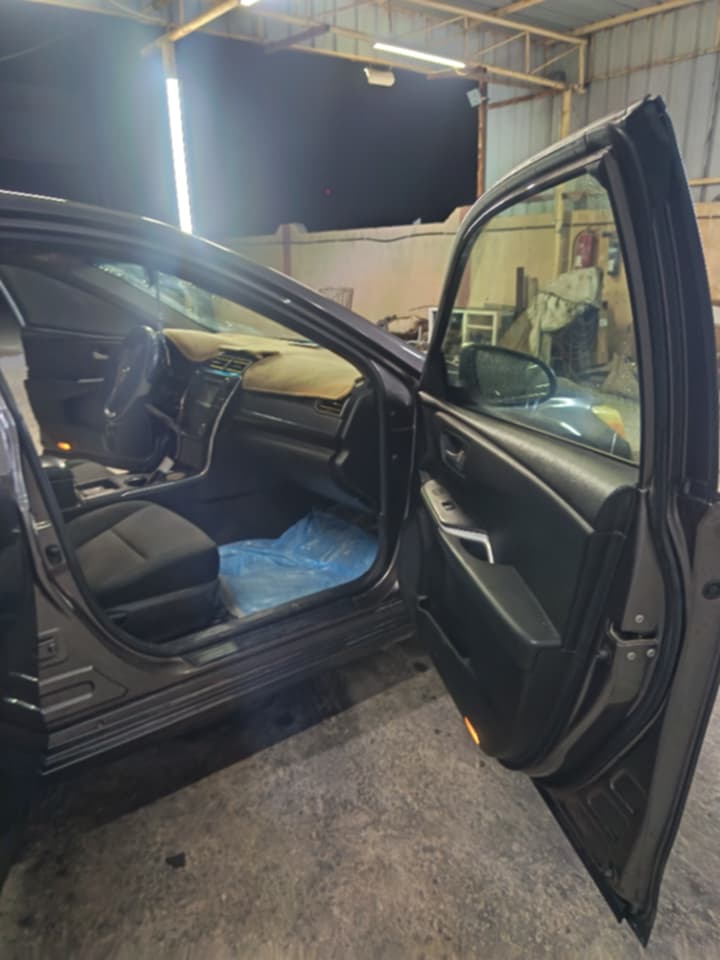 Car Image 2015 TOYOTA CAMRY LE