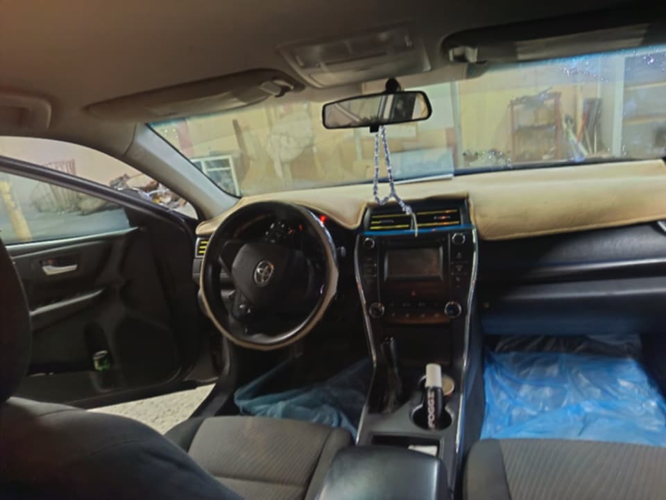 Car Image 2015 TOYOTA CAMRY LE