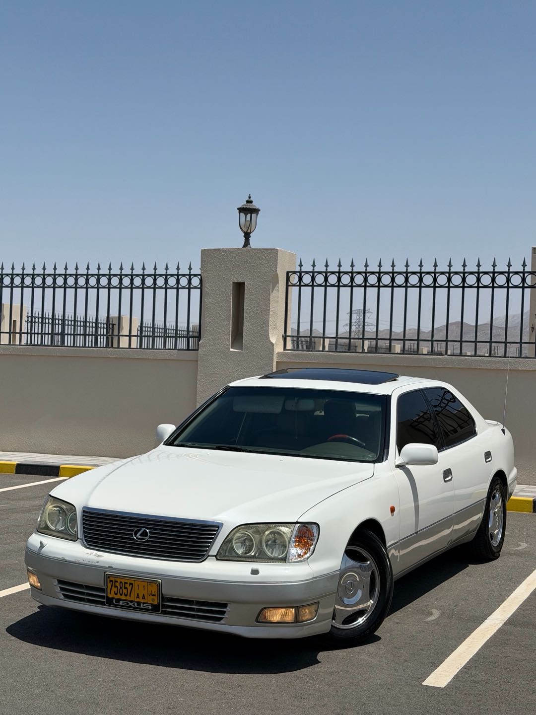 Car Image 1998 LEXUS LS 400