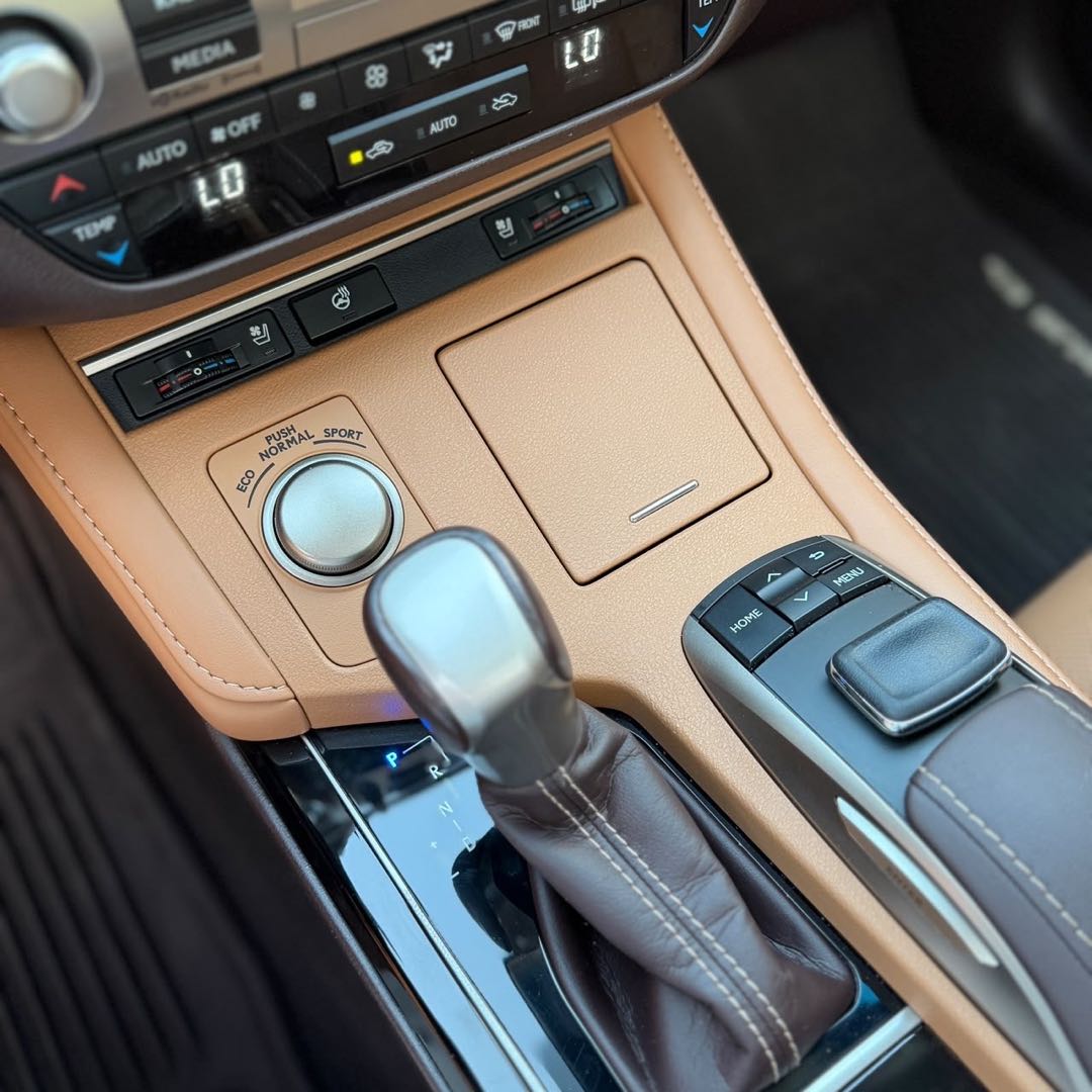 Car Image 2018 LEXUS ES 350