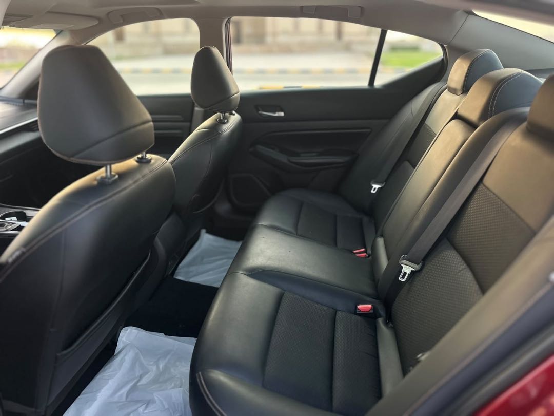 Car Image 2019 NISSAN ALTIMA SR