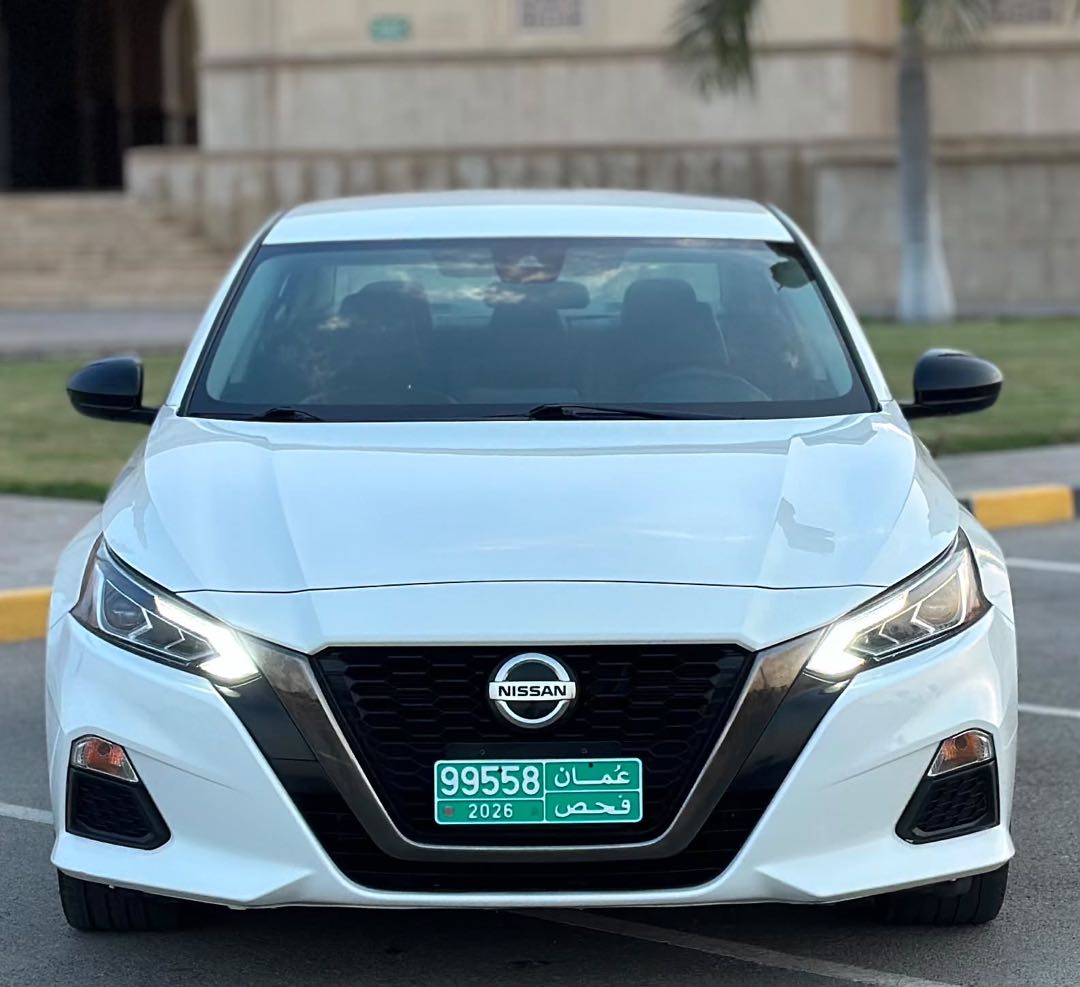 Car Image 2020 NISSAN ALTIMA SR