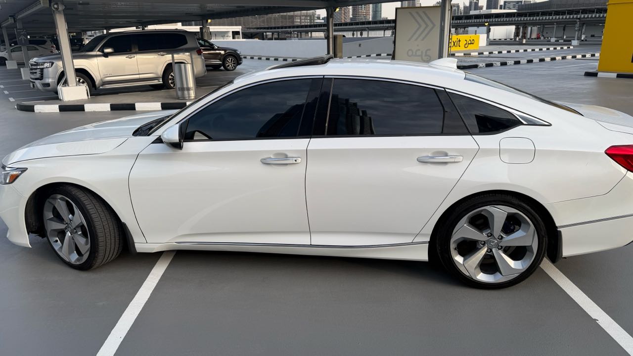 Car Image 2018 HONDA ACCORD TOURING