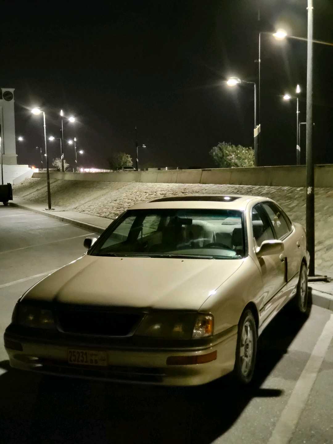 Car Image 1996 TOYOTA AVALON XL