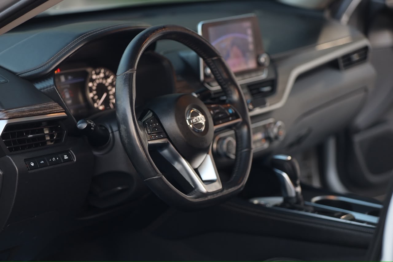 Car Image 2019 NISSAN ALTIMA SL