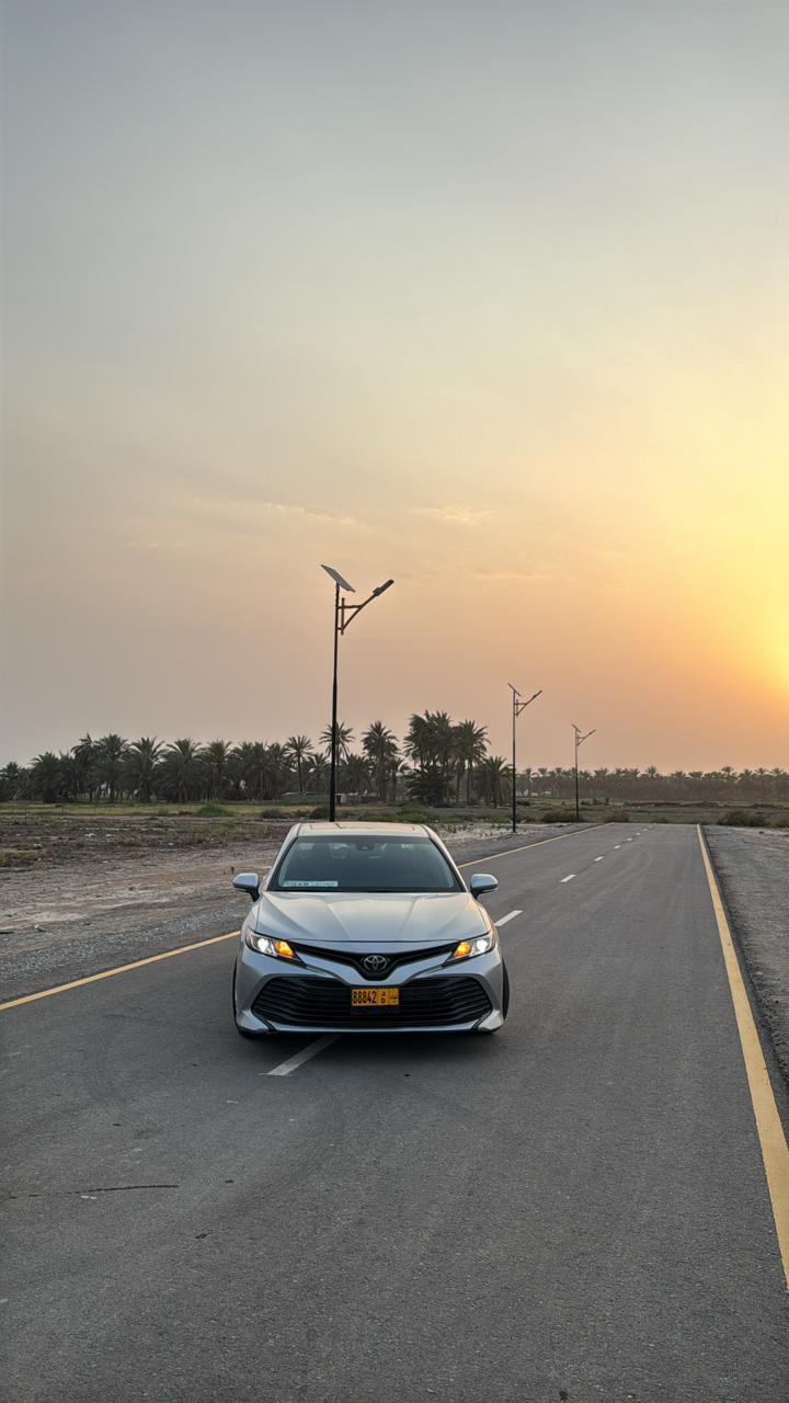 Car Image 2018 TOYOTA CAMRY LE