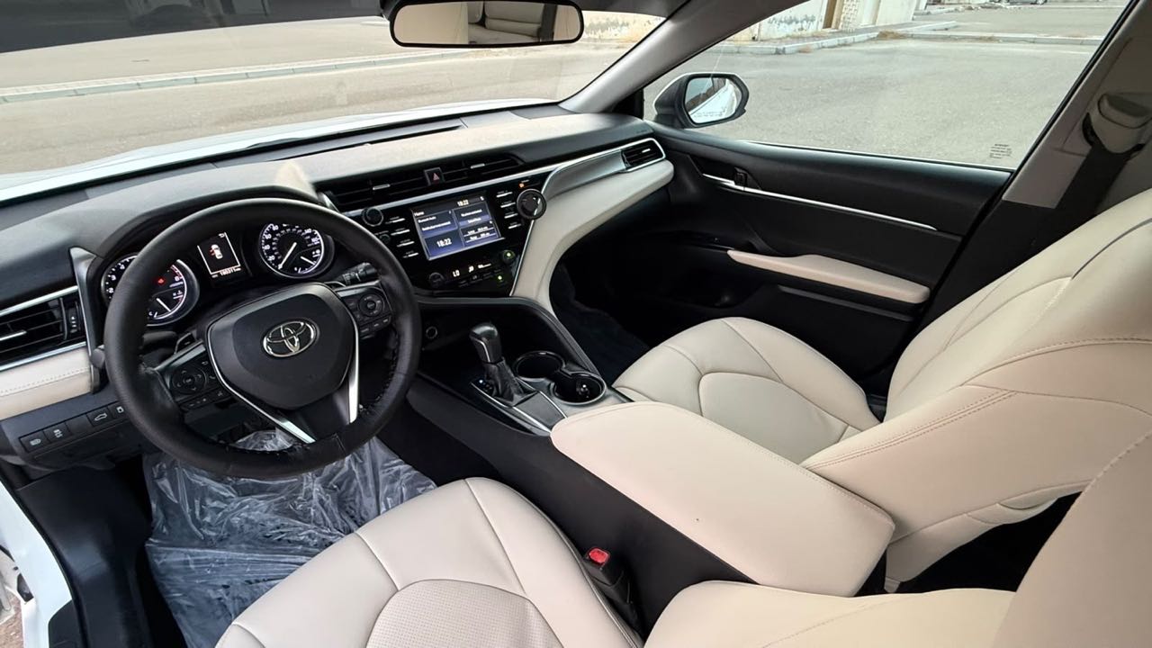 Car Image 2018 TOYOTA CAMRY SE