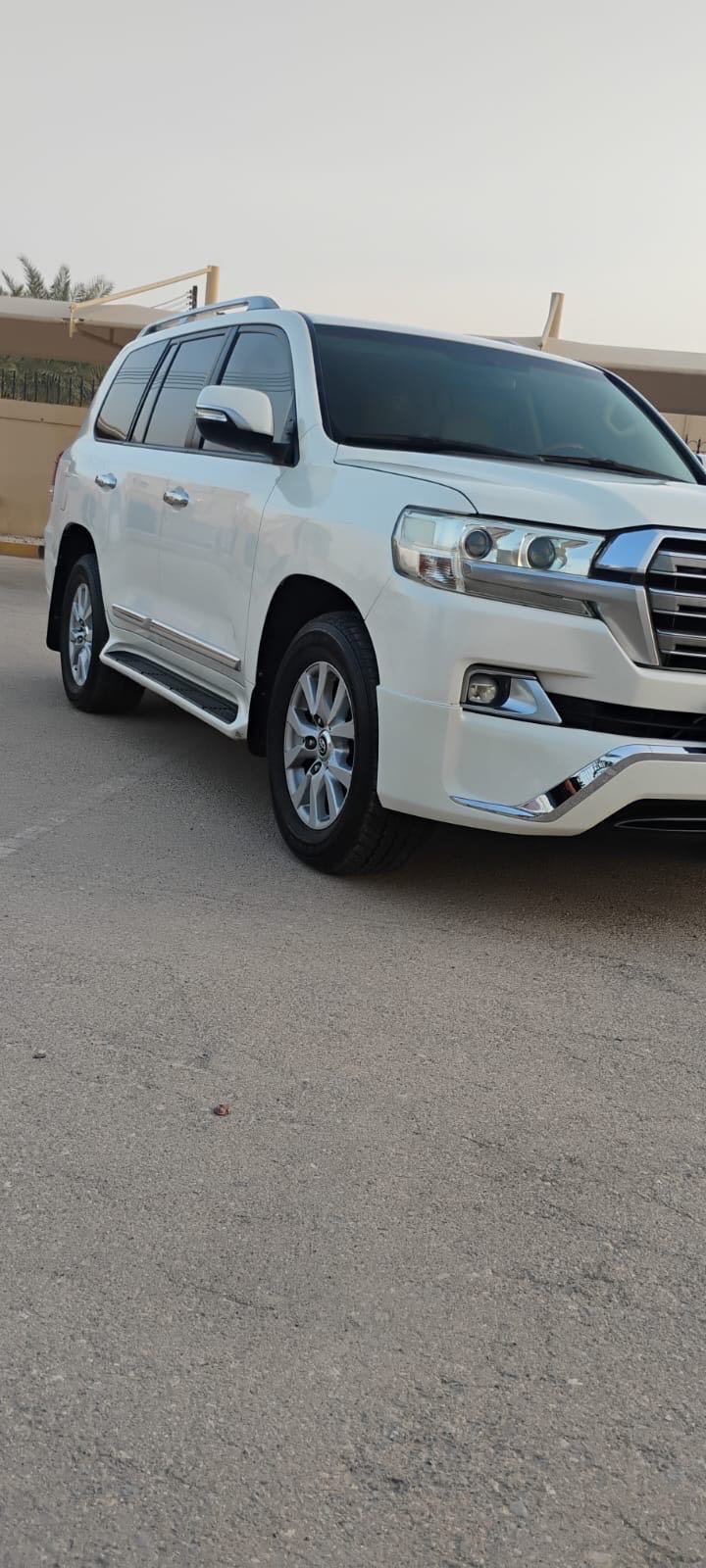 Car Image 2016 TOYOTA LAND CRUISER GX.R