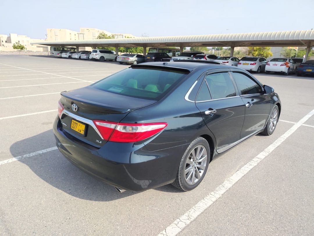 Car Image 2016 TOYOTA CAMRY SE