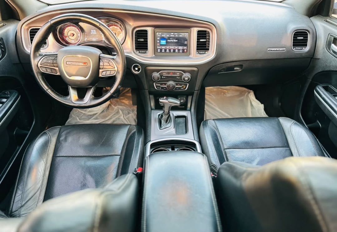 Car Image 2019 DODGE CHARGER SXT