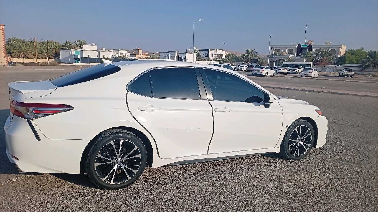 Car Image 2018 TOYOTA CAMRY SE