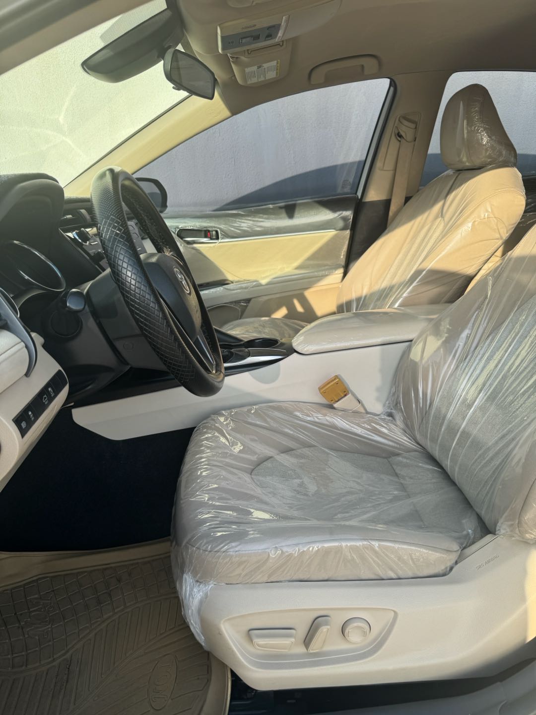 Car Image 2019 TOYOTA CAMRY LE
