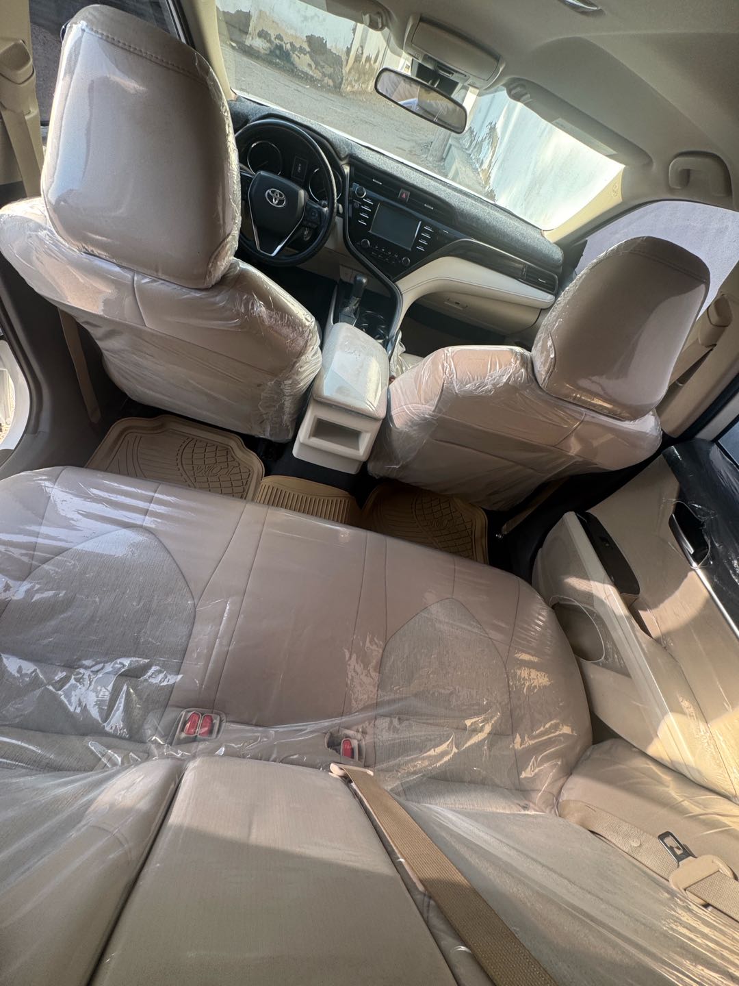 Car Image 2019 TOYOTA CAMRY LE