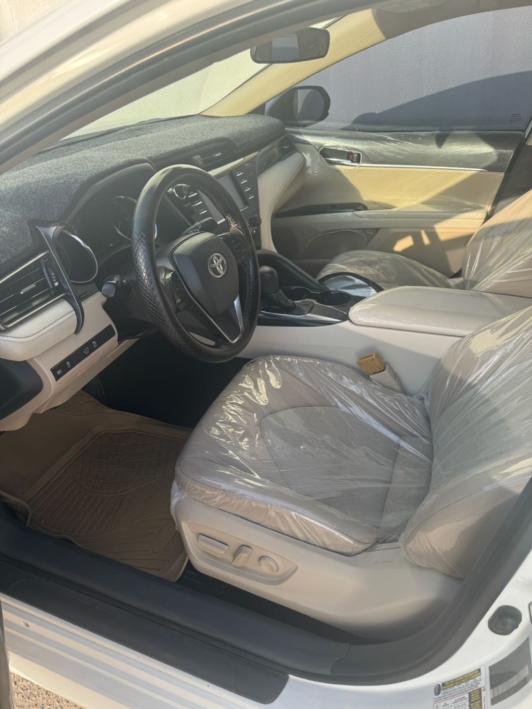 Car Image 2019 TOYOTA CAMRY LE