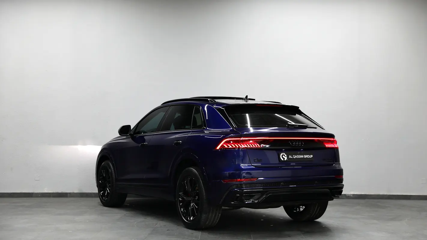 Car Image 2021 AUDI Q8 