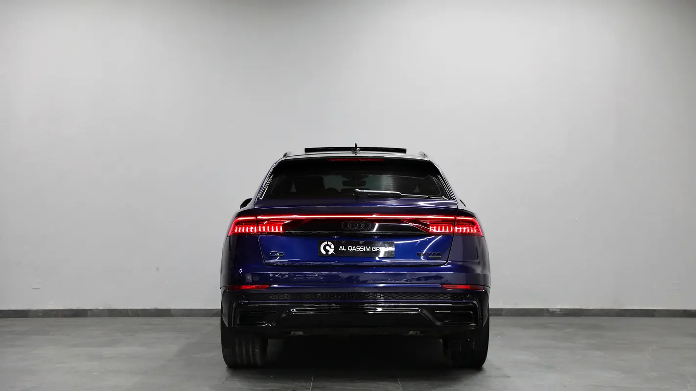 Car Image 2021 AUDI Q8 