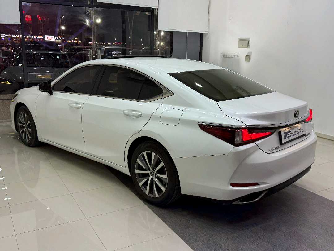 Car Image 2019 LEXUS ES 350