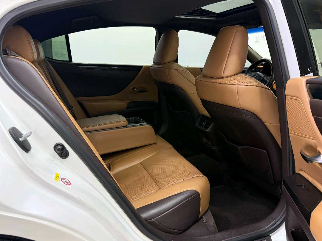 Car Image 2019 LEXUS ES 350