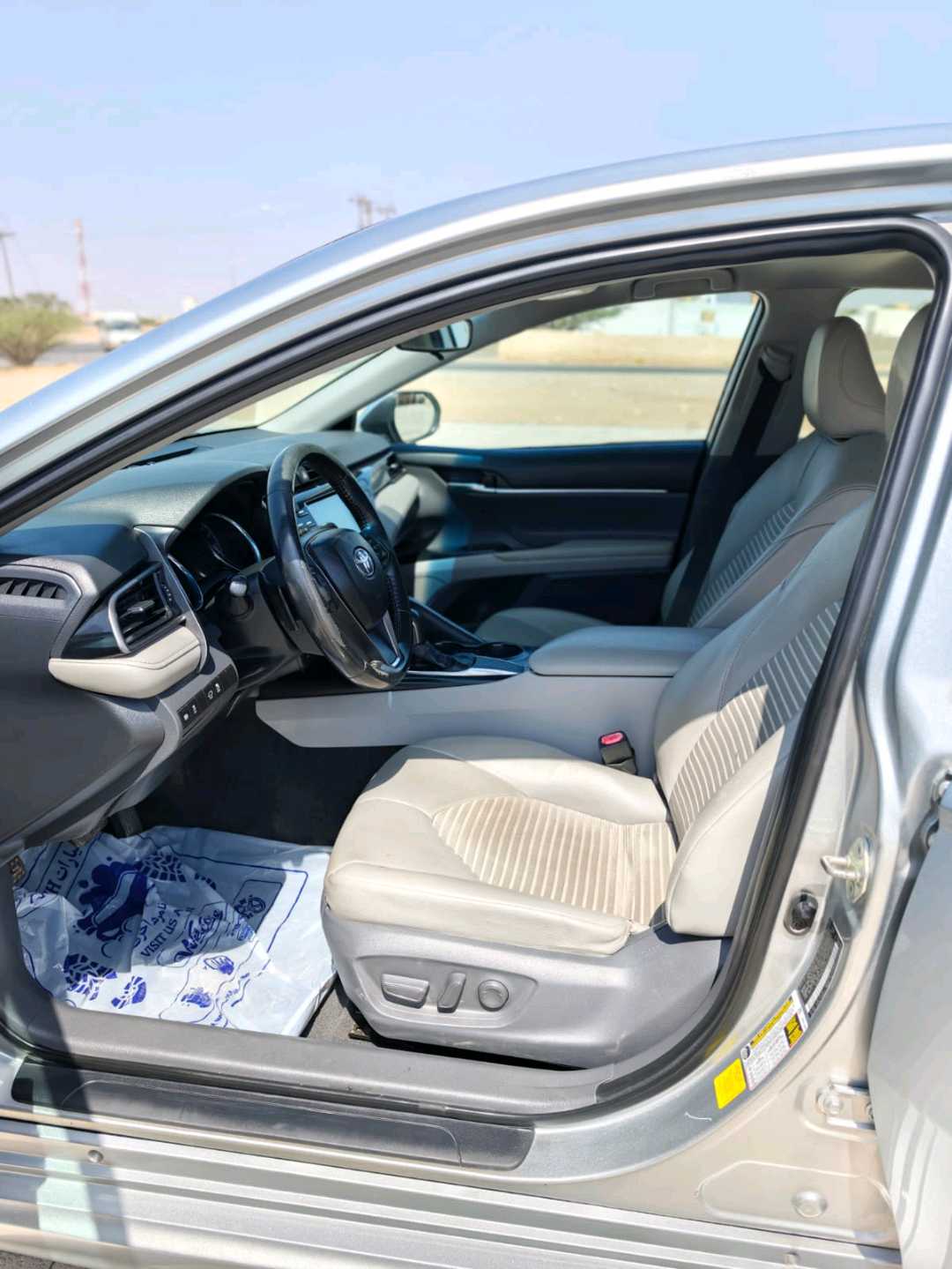 Car Image 2019 TOYOTA CAMRY SE