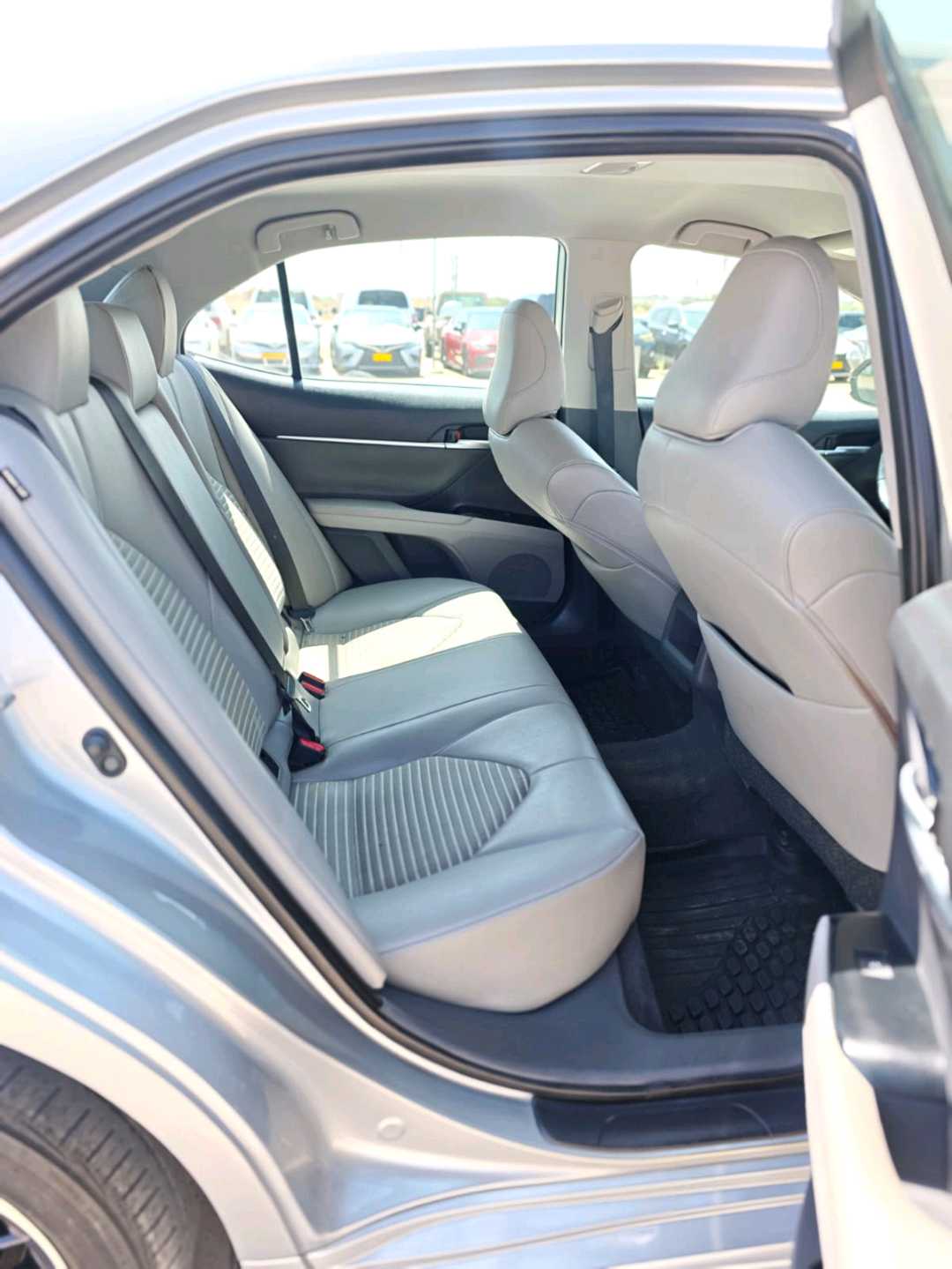 Car Image 2019 TOYOTA CAMRY SE