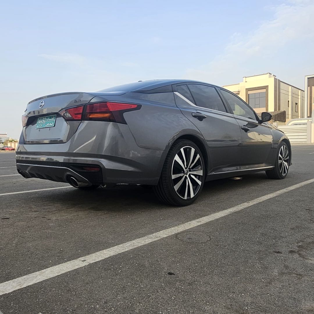 Car Image 2019 NISSAN ALTIMA SR