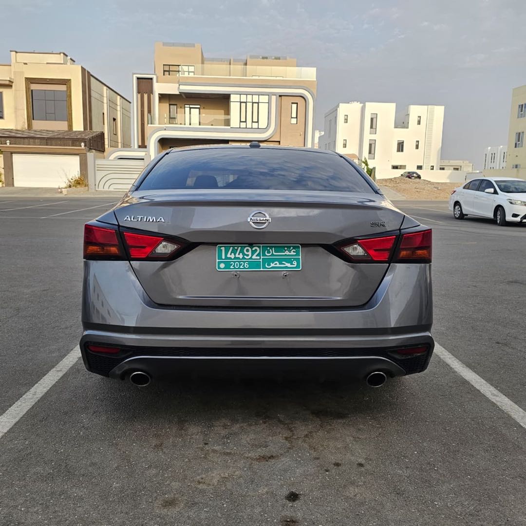 Car Image 2019 NISSAN ALTIMA SR