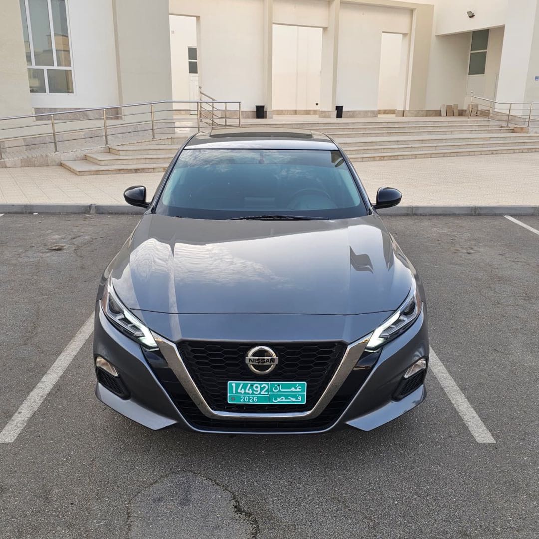 Car Image 2019 NISSAN ALTIMA SR