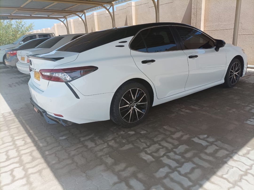 Car Image 2019 TOYOTA CAMRY LE