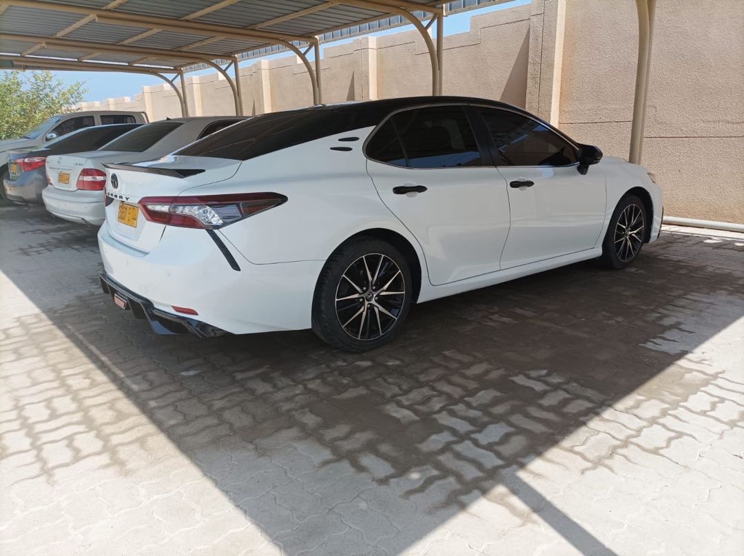 Car Image 2019 TOYOTA CAMRY LE
