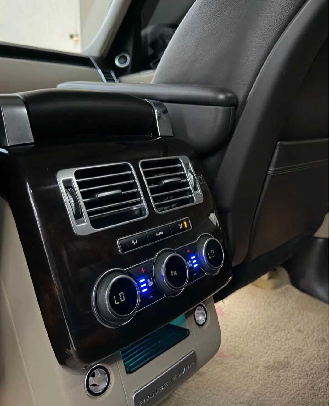 Car Image 2015 LAND ROVER VOGUE 