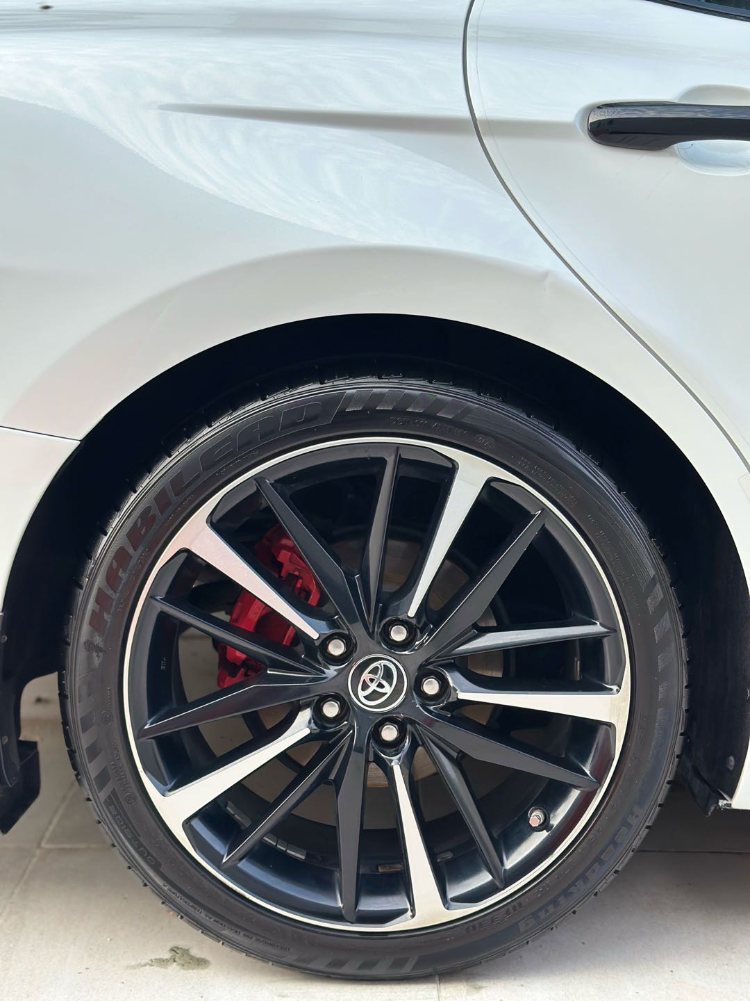 Car Image 2018 TOYOTA CAMRY XSE