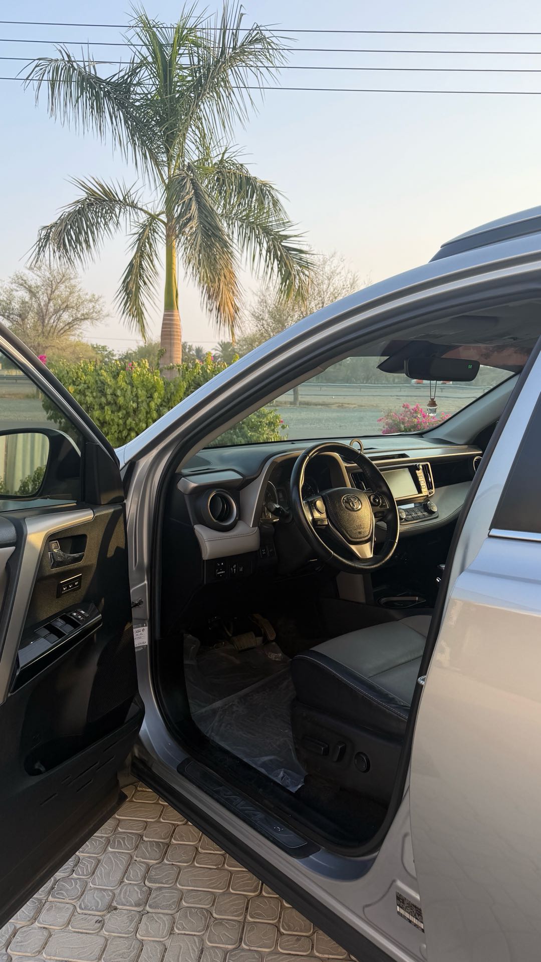 Car Image 2018 TOYOTA RAV4 LIMITED