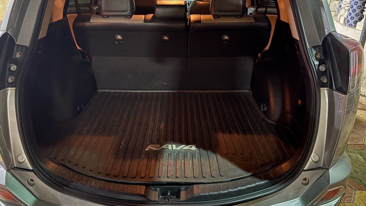 Car Image 2018 TOYOTA RAV4 LIMITED