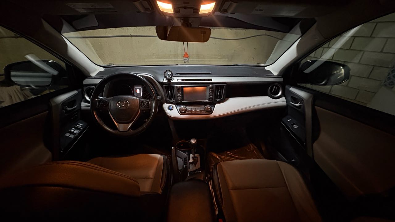 Car Image 2018 TOYOTA RAV4 LIMITED