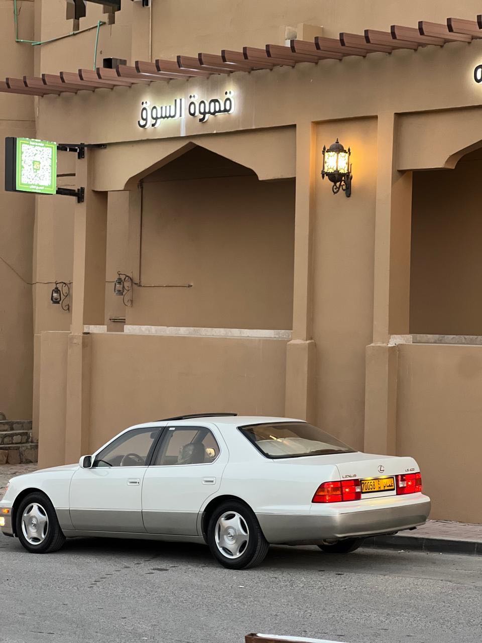 Car Image 1998 LEXUS LS 400