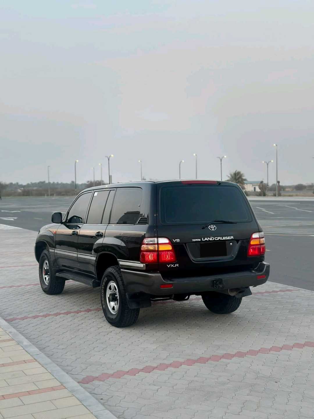 Car Image 1999 TOYOTA LAND CRUISER VX.R