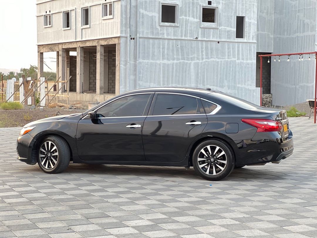 Car Image 2018 NISSAN ALTIMA SV