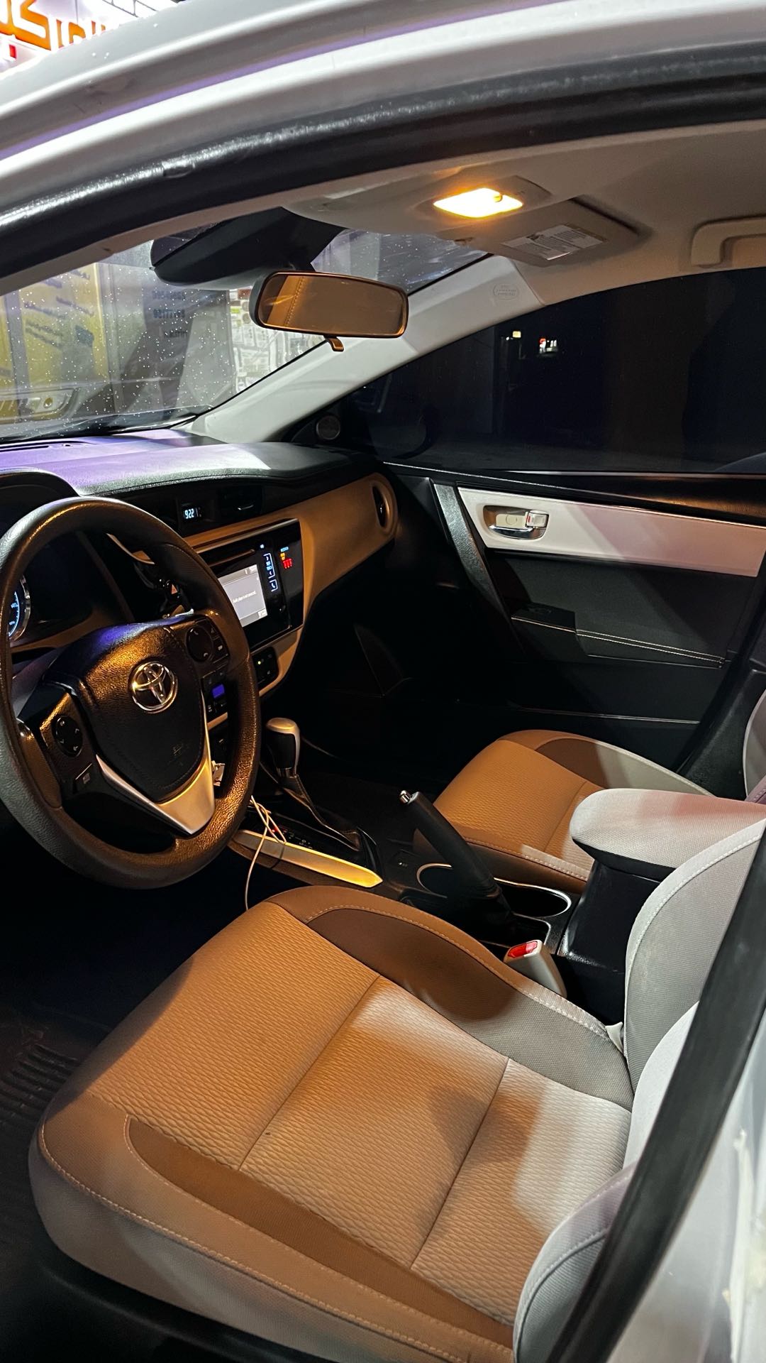 Car Image 2018 TOYOTA COROLLA LE
