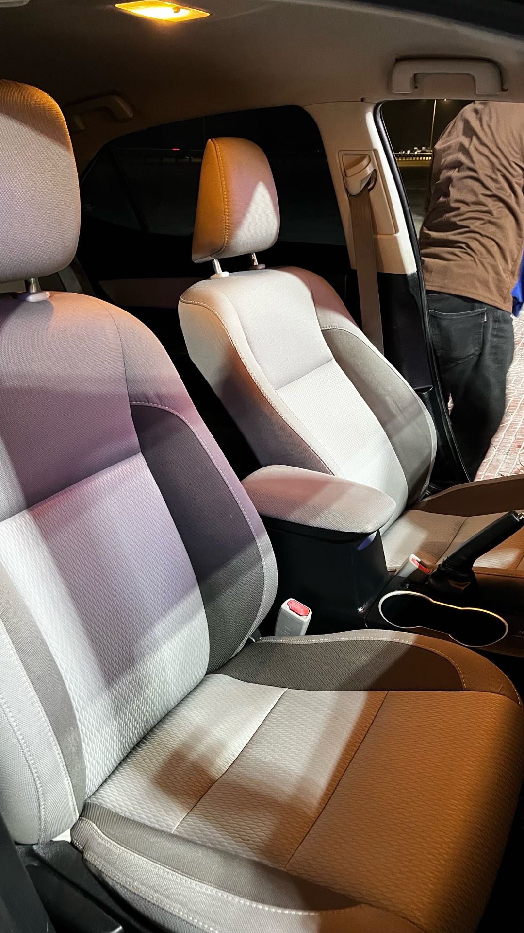 Car Image 2018 TOYOTA COROLLA LE