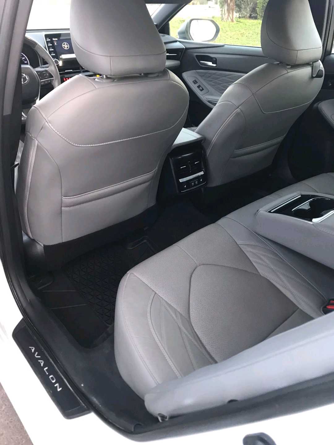 Car Image 2019 TOYOTA AVALON LIMITED