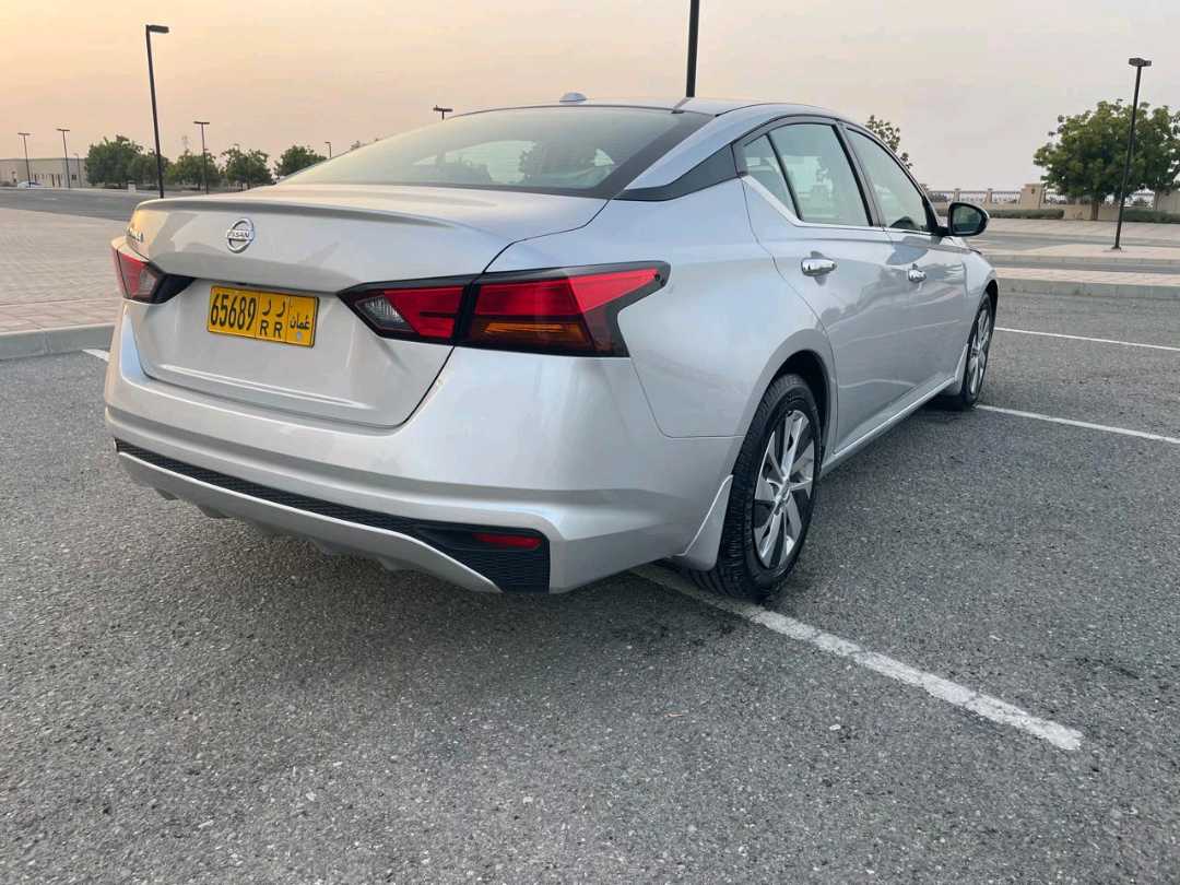 Car Image 2019 NISSAN ALTIMA S