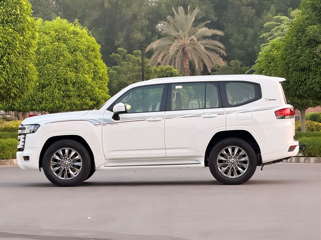 Car Image 2022 TOYOTA LAND CRUISER GX.R