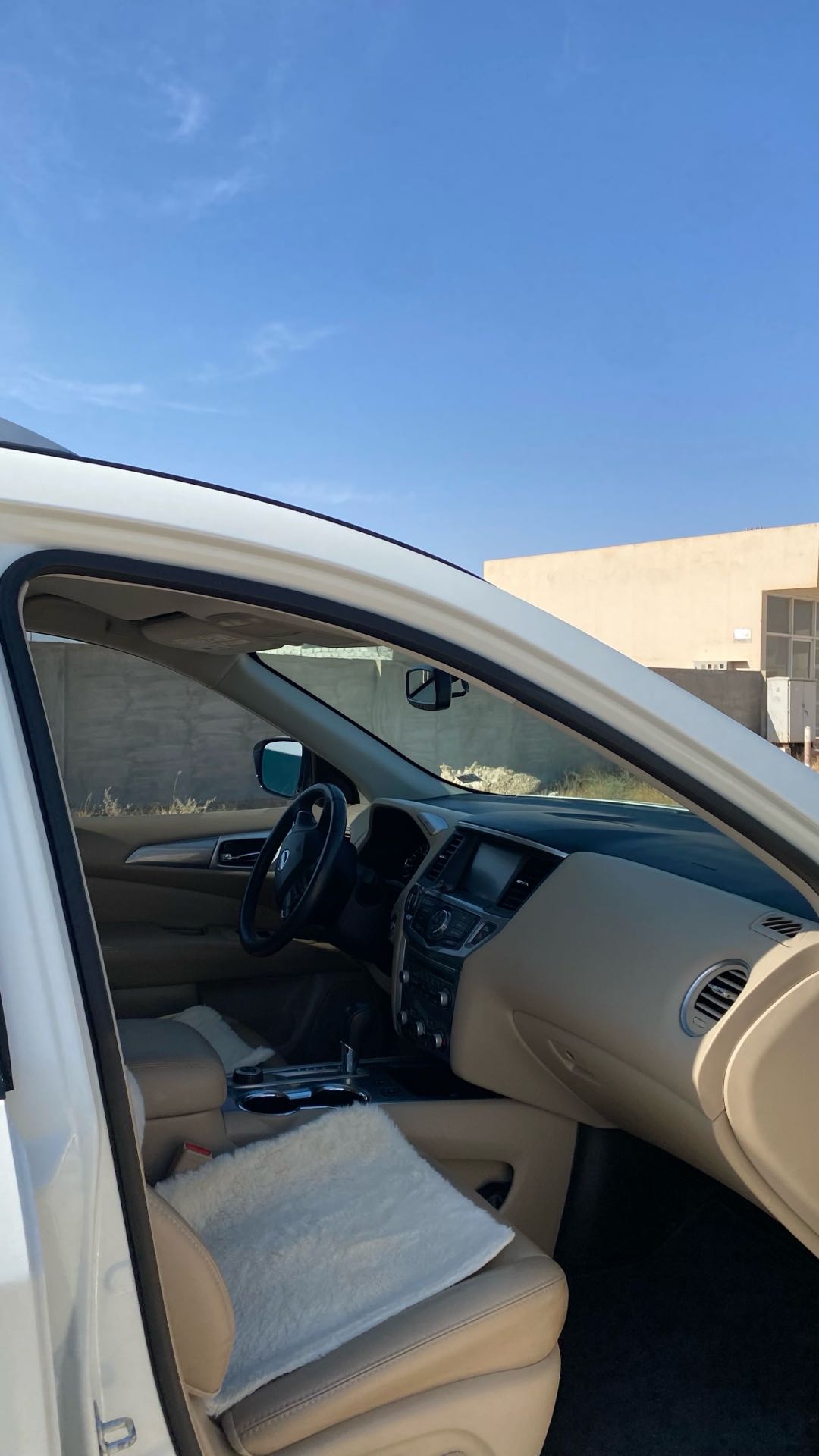Car Image 2017 NISSAN PATHFINDER SL