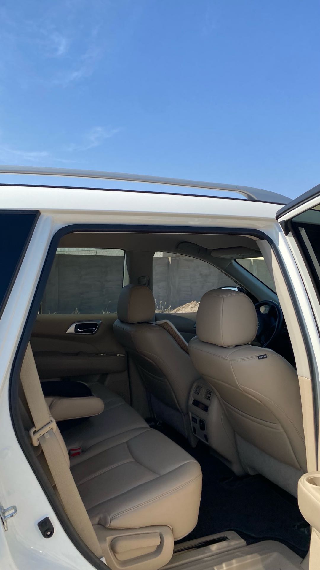 Car Image 2017 NISSAN PATHFINDER SL